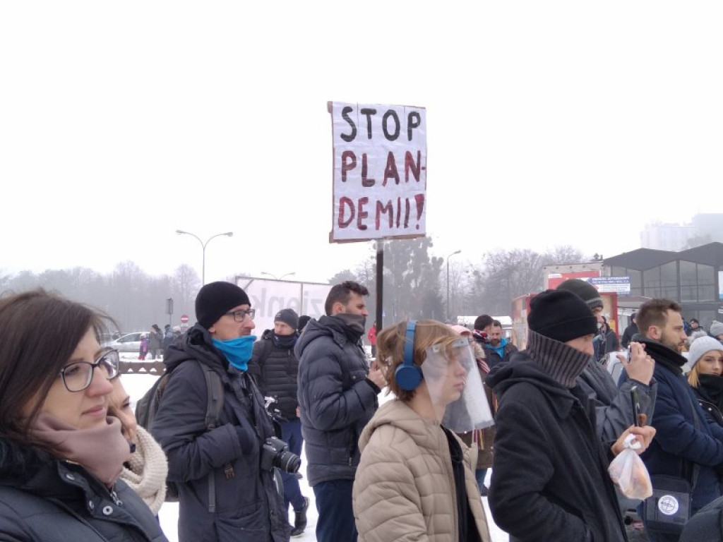 W Stalowej Woli protestowali przeciwko obostrzeniom [zdjęcia]