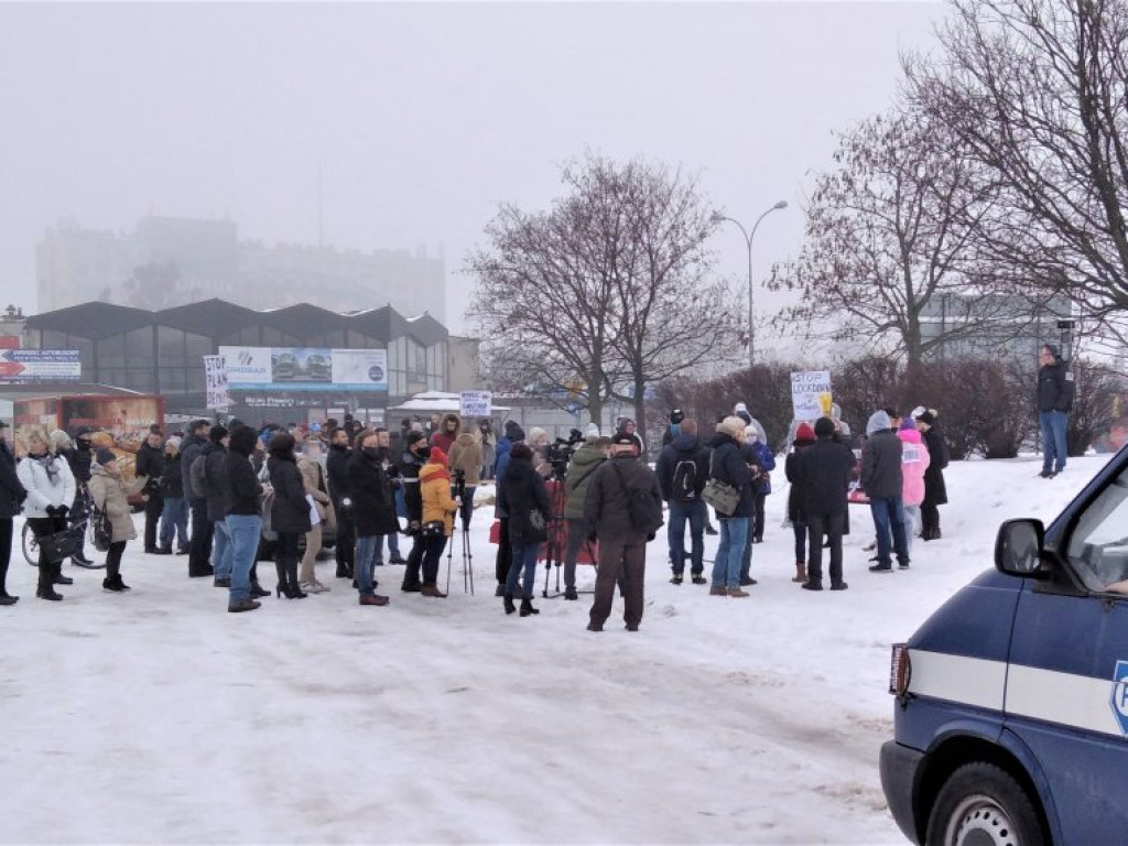 W Stalowej Woli protestowali przeciwko obostrzeniom [zdjęcia]