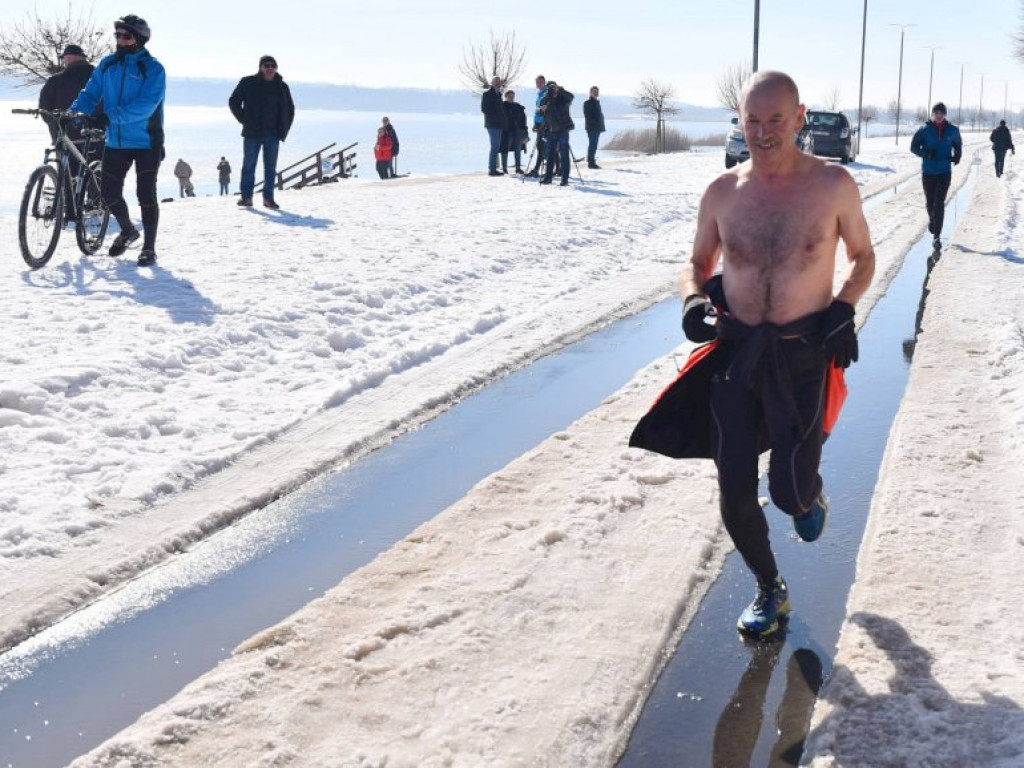 Pobiegli dookoła Jeziora Tarnobrzeskiego, a potem na plażę [zdjęcia]