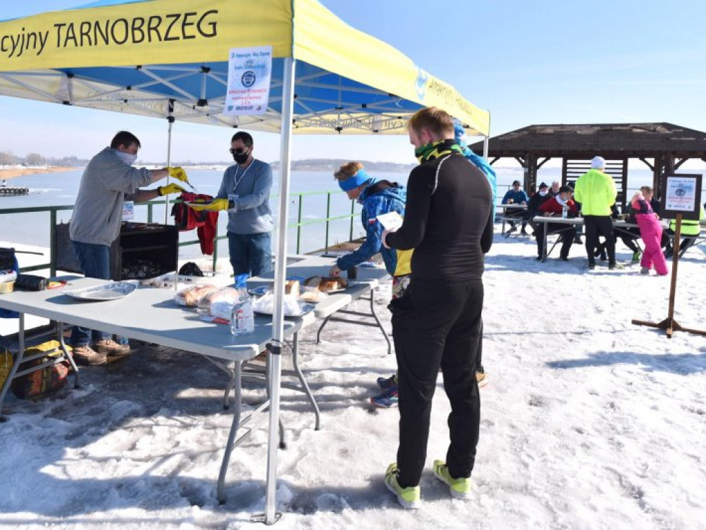 Pobiegli dookoła Jeziora Tarnobrzeskiego, a potem na plażę [zdjęcia]