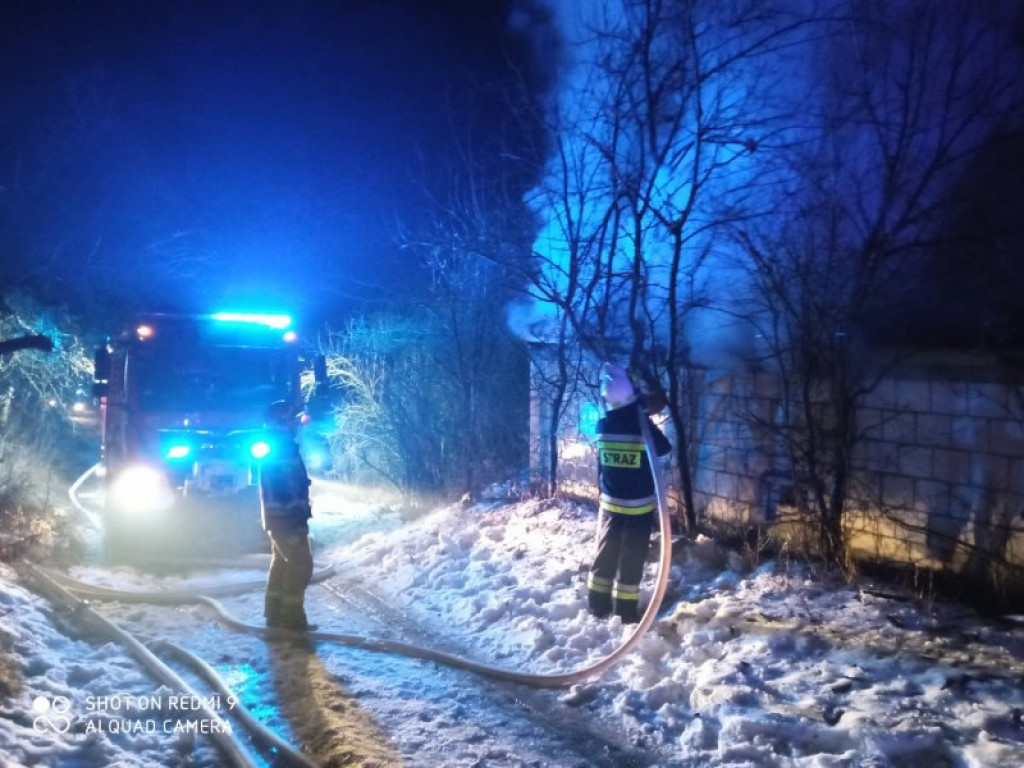 Spory pożar w pow. sandomierskim. Pięć jednostek straży pożarnej w akcji [zdjęcia]