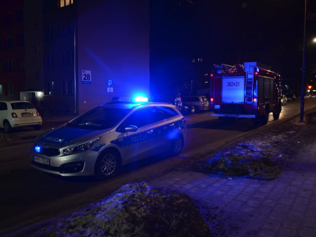 Nowa Dęba. Kłęby dymu wydobywające się z mieszkania wywołały alarm [wideo][zdjęcia]