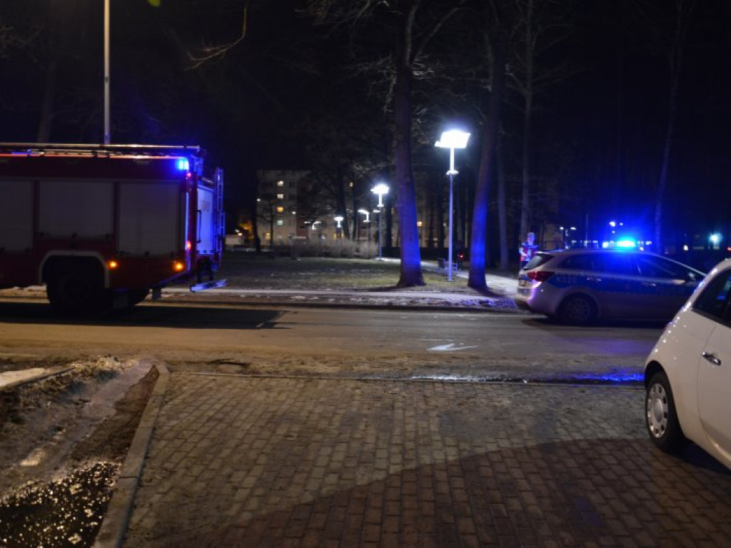 Nowa Dęba. Kłęby dymu wydobywające się z mieszkania wywołały alarm [wideo][zdjęcia]