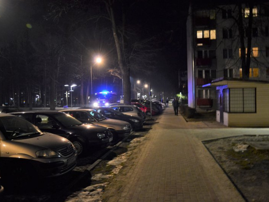 Nowa Dęba. Kłęby dymu wydobywające się z mieszkania wywołały alarm [wideo][zdjęcia]
