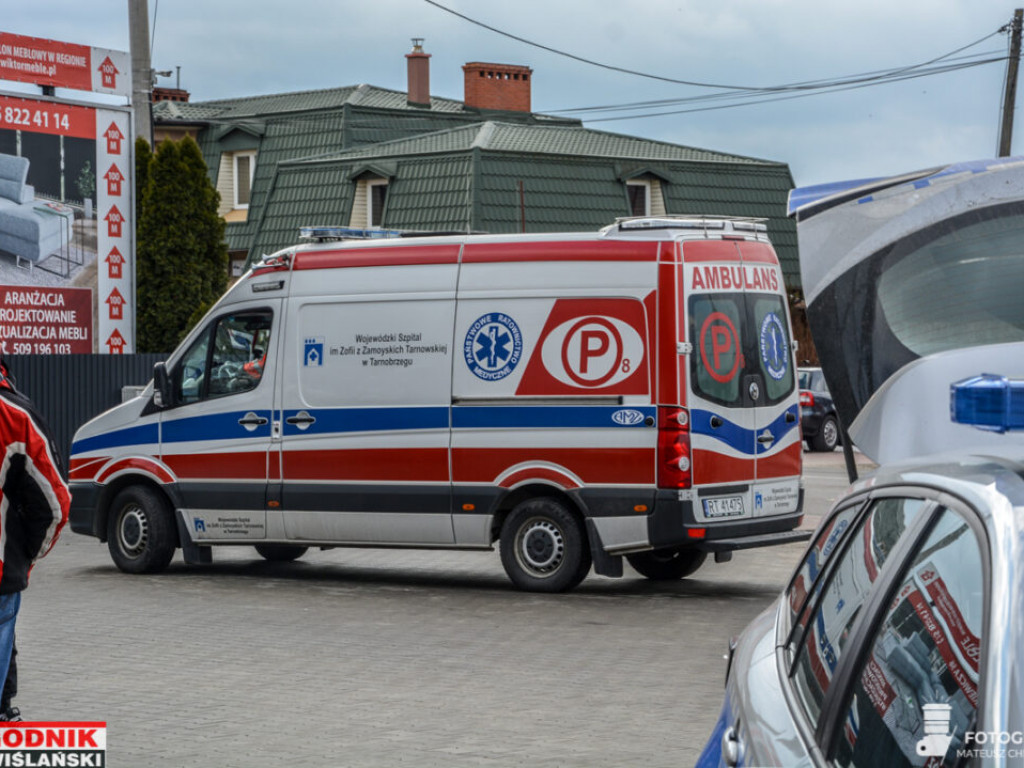 Potrącenie pieszego w Tarnobrzegu, przy skrzyżowaniu Mickiewicza z Sikorskiego [zdjęcia]
