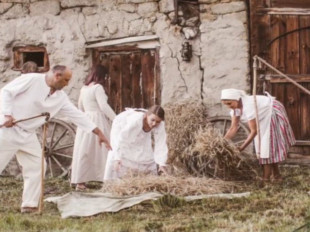 Przygotowali niezwykły film o dawnej wsi. Zdobył już jedną nagrodę, walczy o kolejną [zdjęcia] [wideo]
