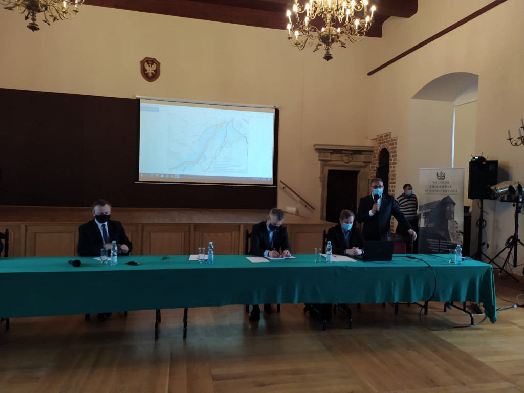 Mapy zablokują rozwój sześciu gmin i prawobrzeżnego Sandomierza? - To katastrofa - mówią samorządowcy