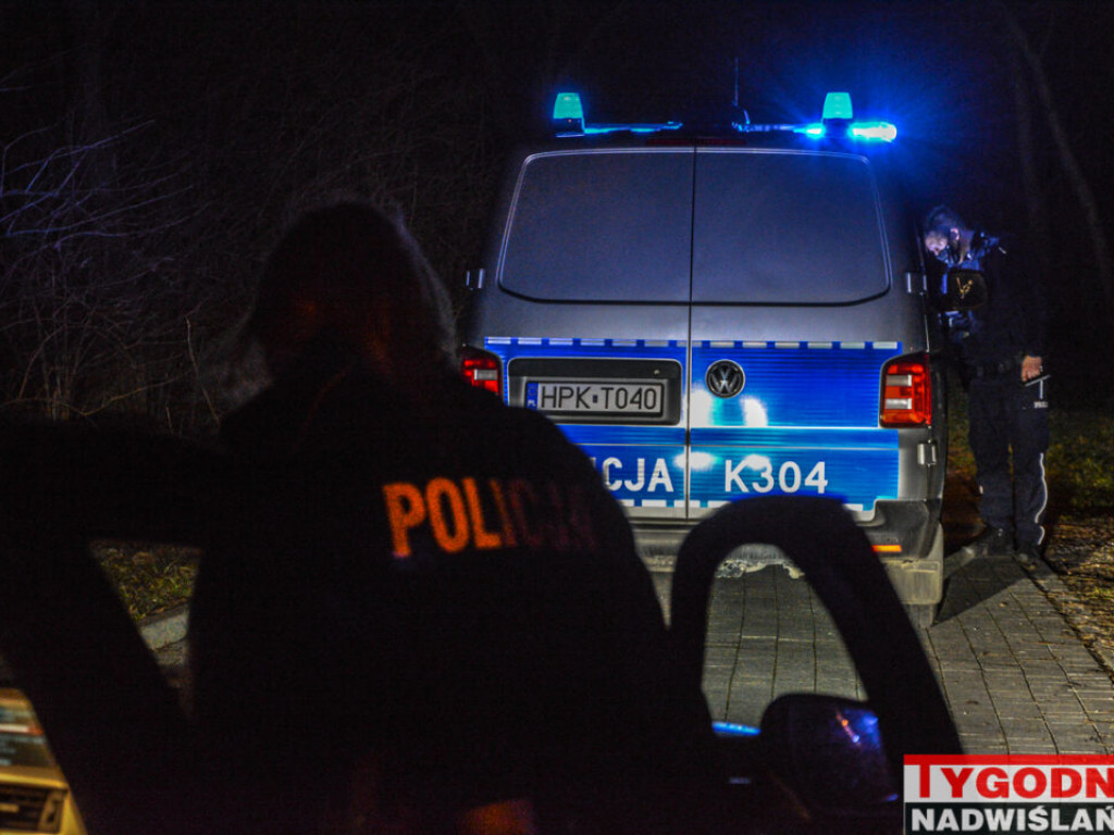 Interwencja policji na Dzikowie w Tarnobrzegu, uszkodzony radiowóz [zdjęcia]