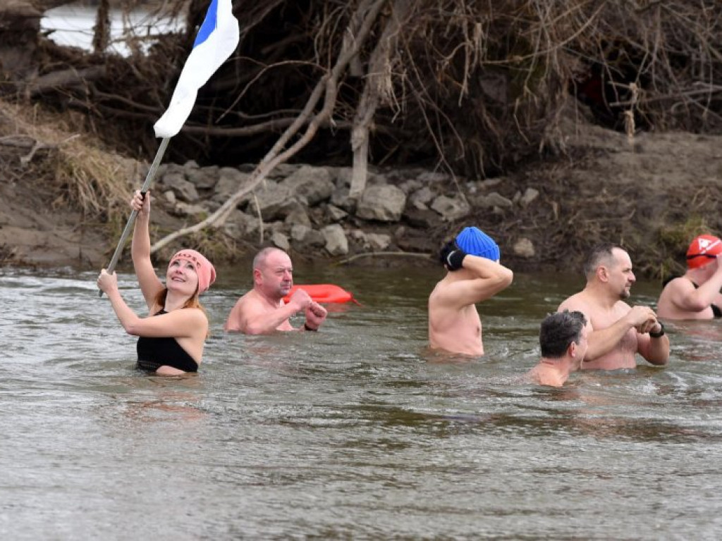 Mokry protest nad brzegiem Wisły w Tarnobrzegu [zdjęcia]