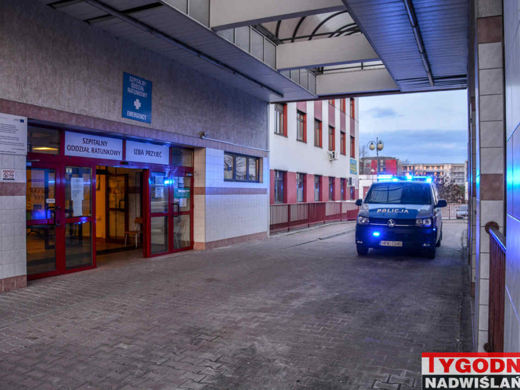 Tarnobrzeg. Mężczyzna wpadł w furię, rozbił drzwi do szpitala i szarpał się z personelem