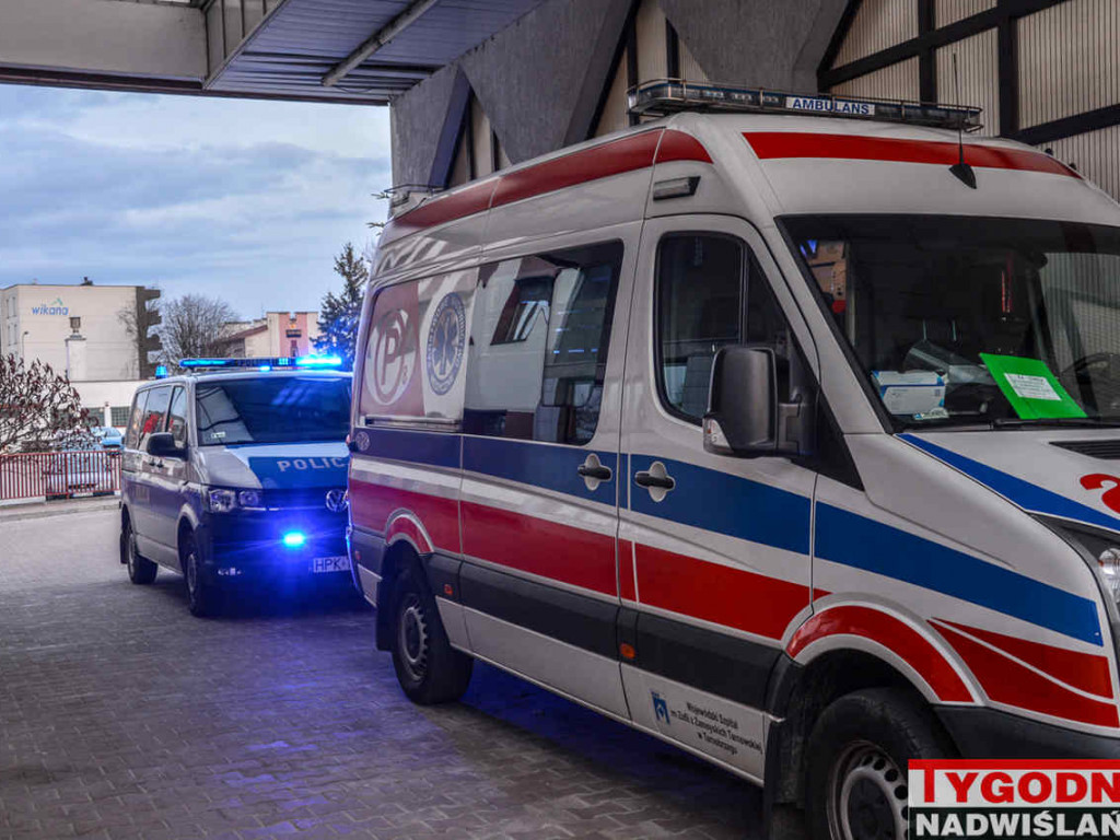 Tarnobrzeg. Mężczyzna wpadł w furię, rozbił drzwi do szpitala i szarpał się z personelem
