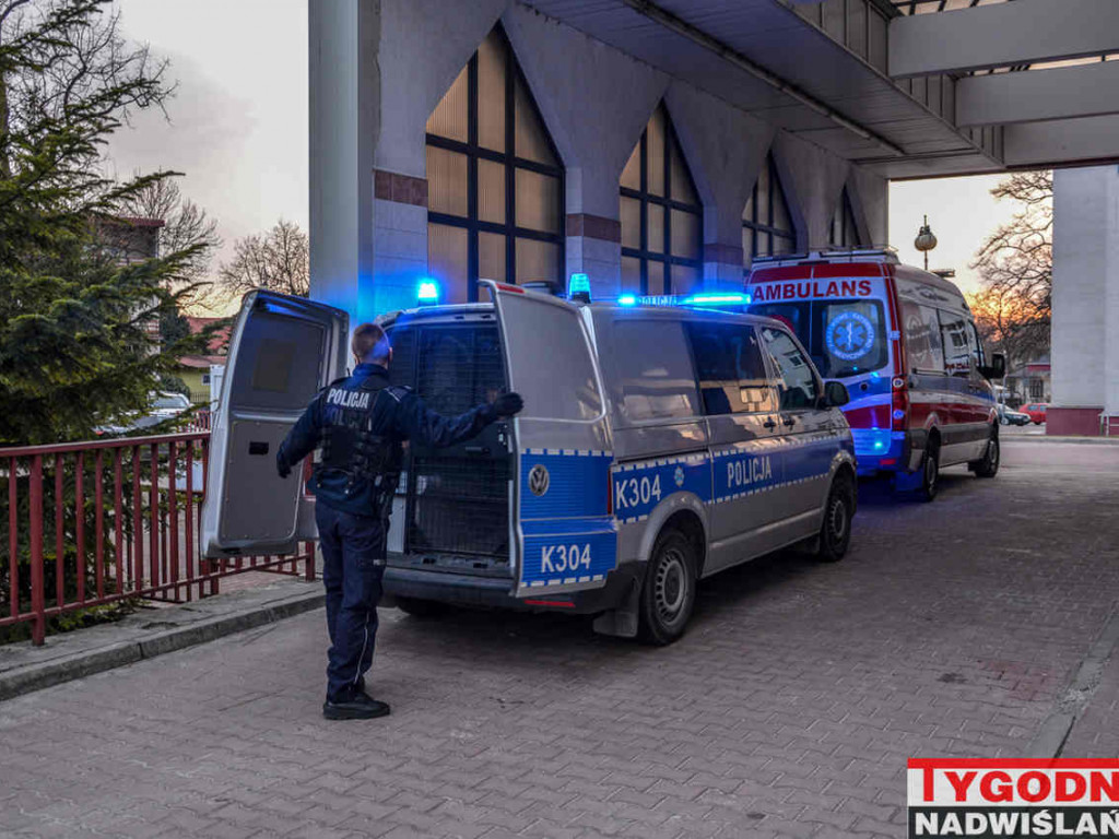 Tarnobrzeg. Mężczyzna wpadł w furię, rozbił drzwi do szpitala i szarpał się z personelem