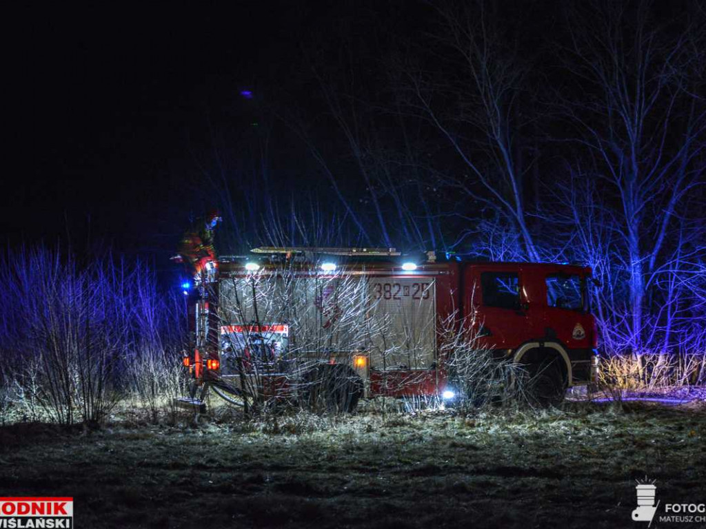 Pożar budynku gospodarczego w gminie Baranów Sandomierski, na miejscu pracowały cztery zastępy [zdjęcia]