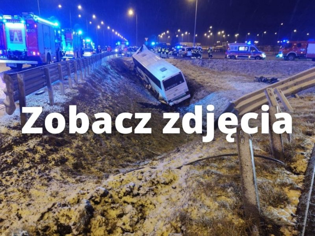 Podkarpacie. Tragedia na autostradzie A4, autokar wpadł do rowu