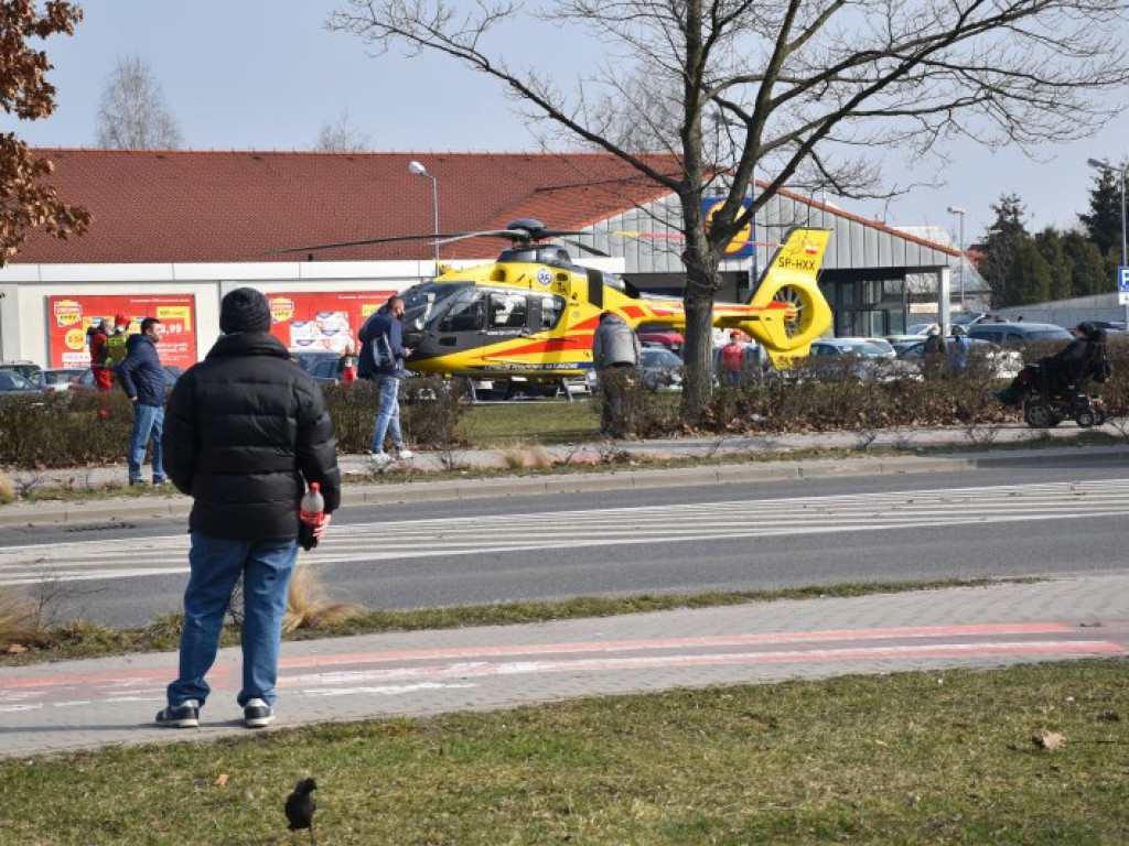 Tarnobrzeg. Śmigłowiec LPR lądował w centrum miasta [zdjęcia]