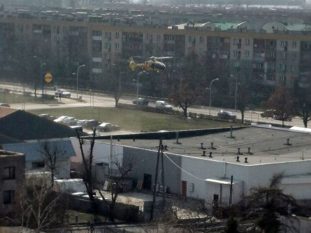 Tarnobrzeg. Śmigłowiec LPR lądował w centrum miasta [zdjęcia]