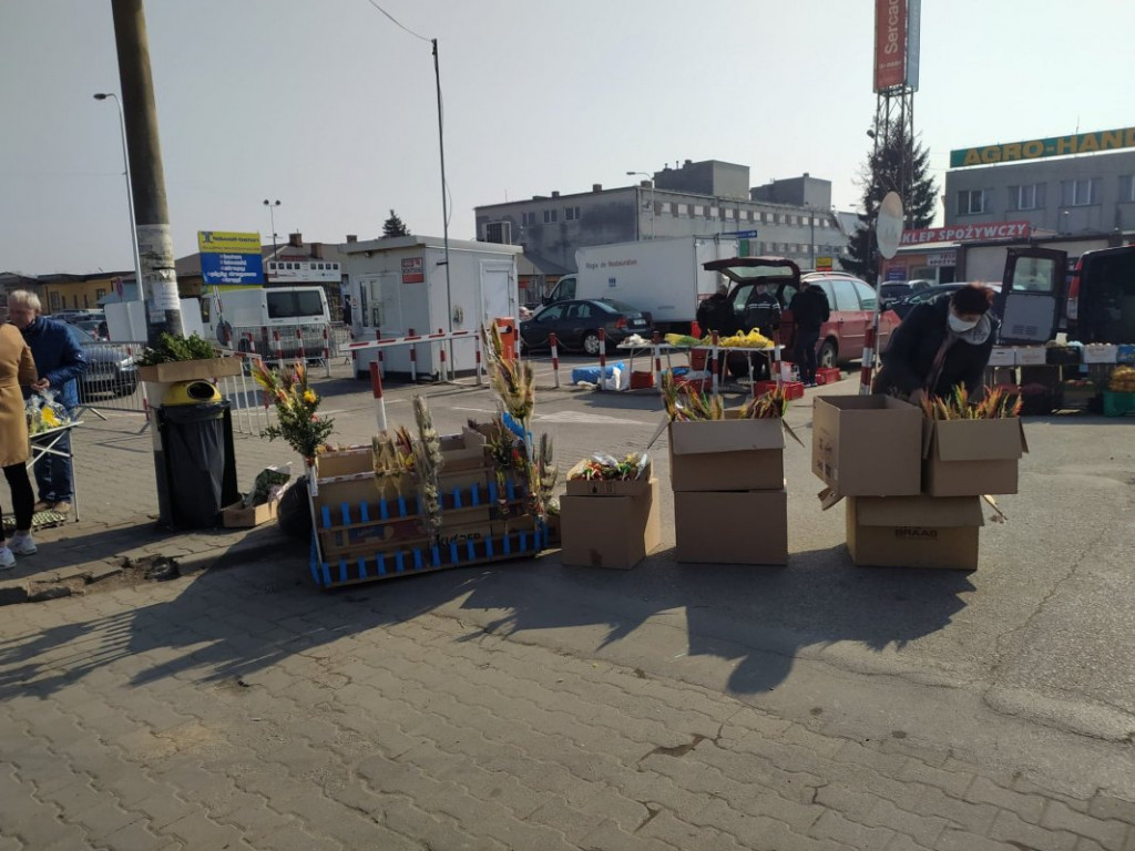 Na giełdzie w Sandomierzu czuć święta. Choć są też pustki [zdjęcia]