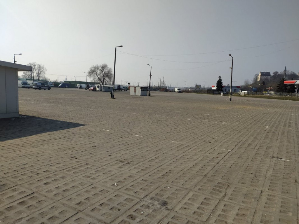 Na giełdzie w Sandomierzu czuć święta. Choć są też pustki [zdjęcia]