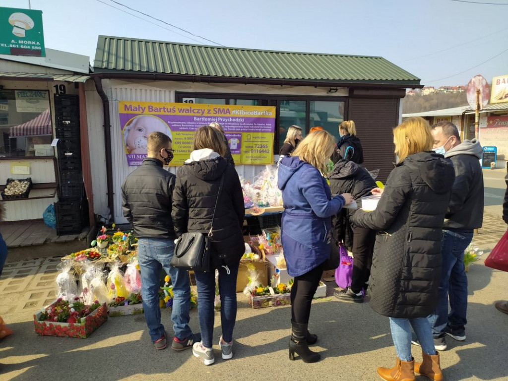 Na giełdzie w Sandomierzu czuć święta. Choć są też pustki [zdjęcia]