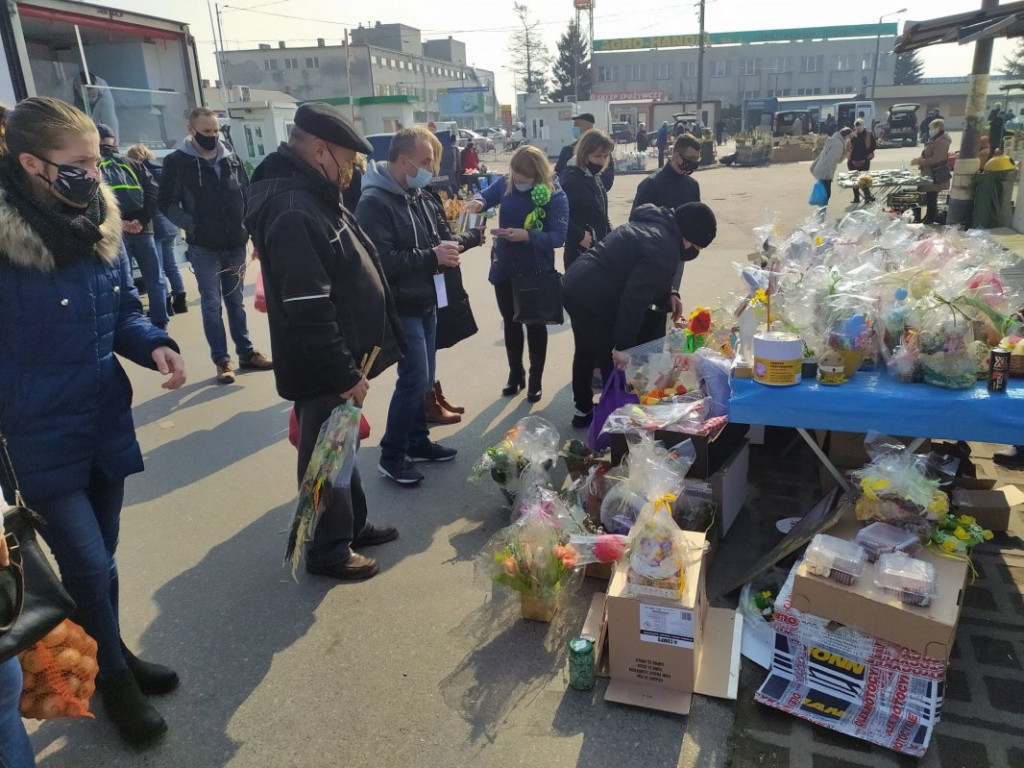 Na giełdzie w Sandomierzu czuć święta. Choć są też pustki [zdjęcia]
