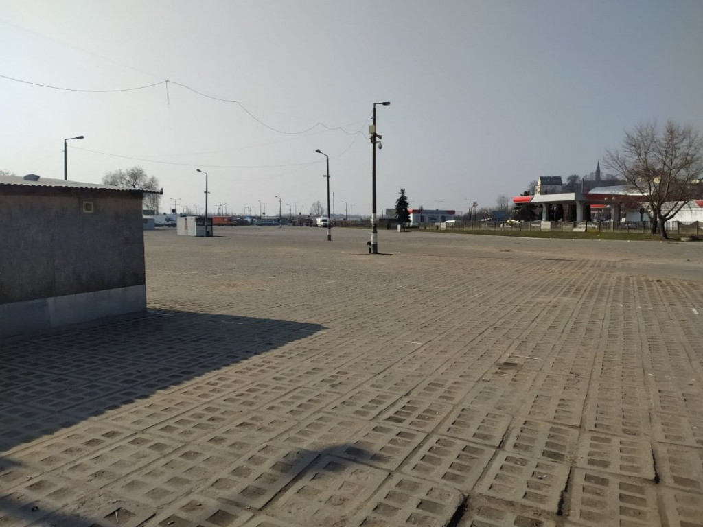 Na giełdzie w Sandomierzu czuć święta. Choć są też pustki [zdjęcia]