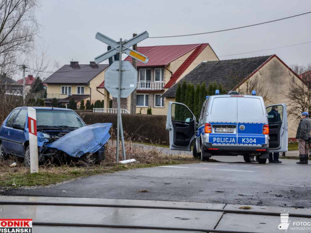 Zderzenie samochodu z szynobusem w Tarnobrzegu. Trwają poszukiwania kierowcy [zdjęcia]