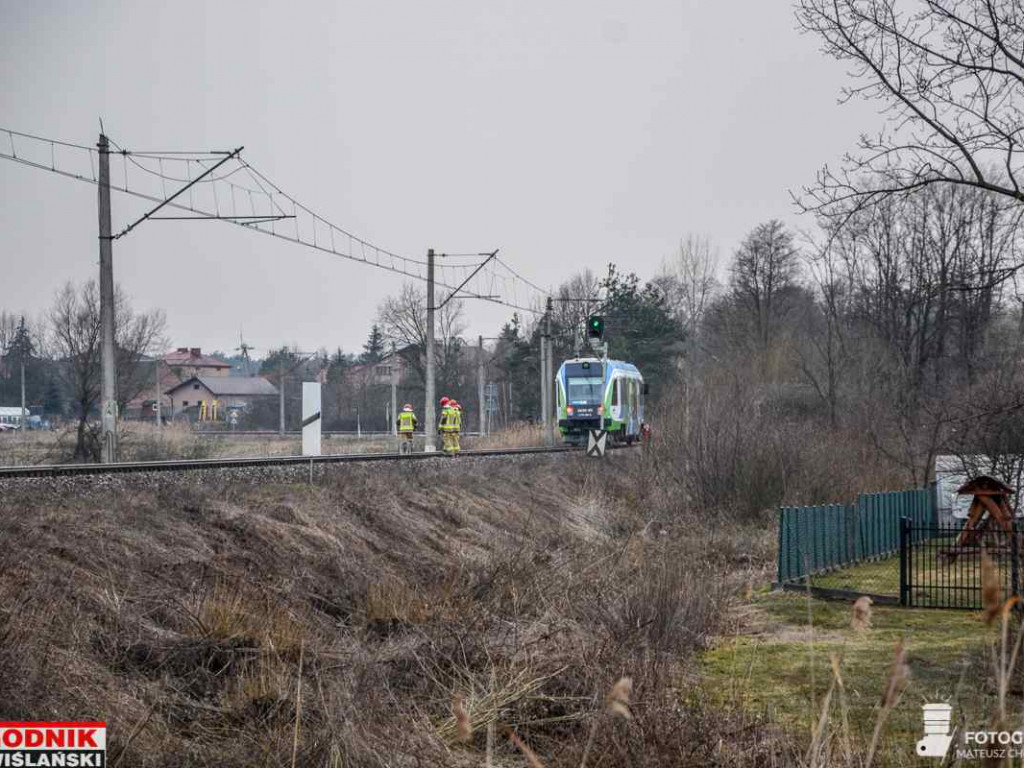 Zderzenie samochodu z szynobusem w Tarnobrzegu. Trwają poszukiwania kierowcy [zdjęcia]