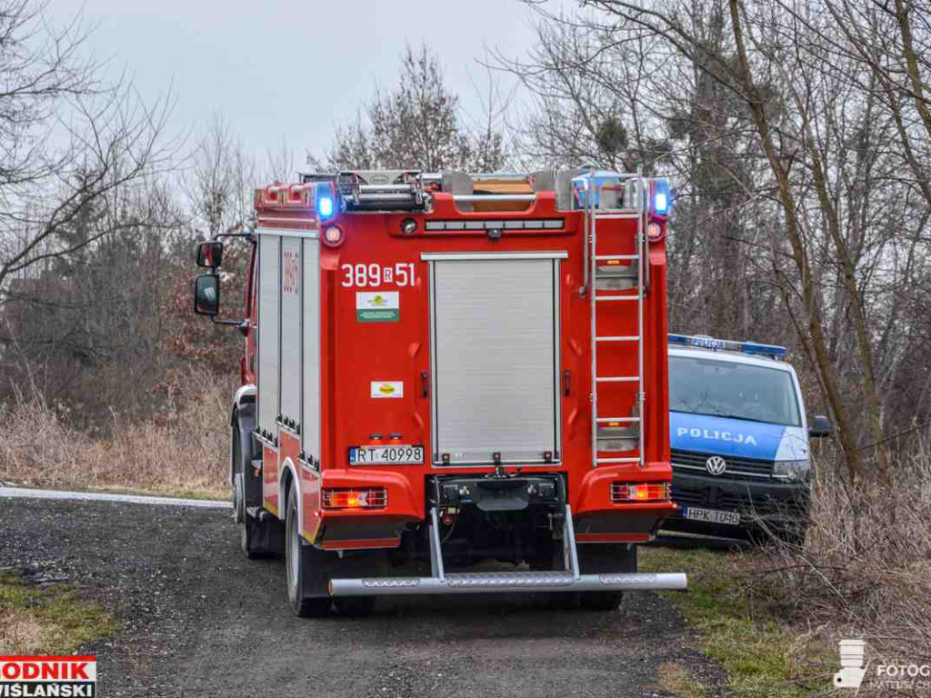 Zderzenie samochodu z szynobusem w Tarnobrzegu. Trwają poszukiwania kierowcy [zdjęcia]