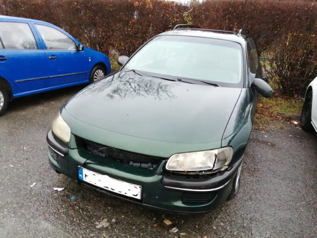 Opuszczone samochody blokują miejsca parkingowe w Tarnobrzegu [zdjęcia]