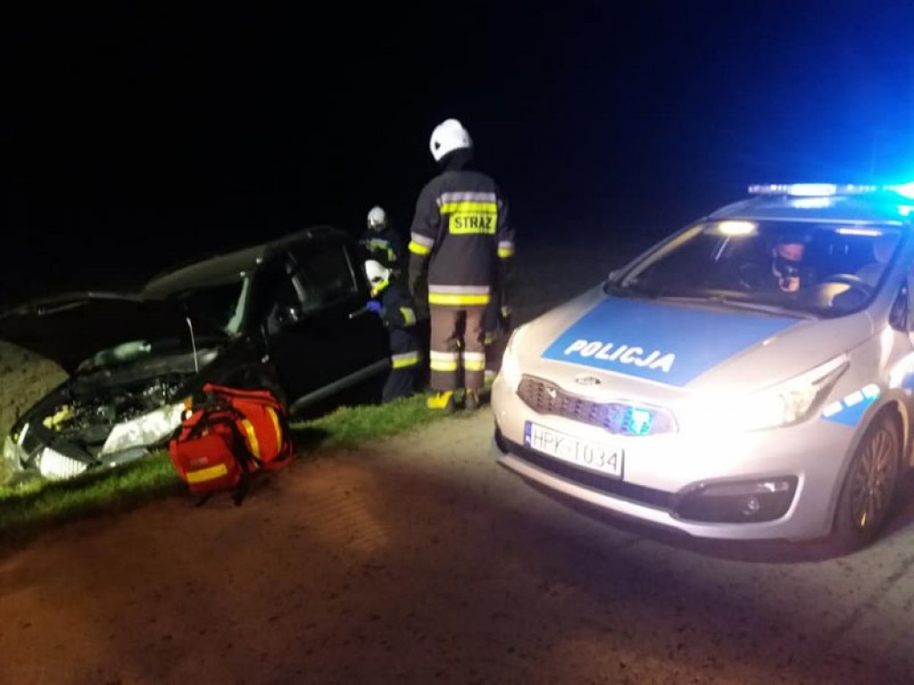 Powiat tarnobrzeski. Kierowca rozbił samochód w rowie [zdjęcia]
