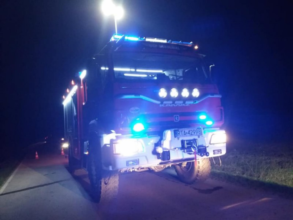 Powiat tarnobrzeski. Kierowca rozbił samochód w rowie [zdjęcia]