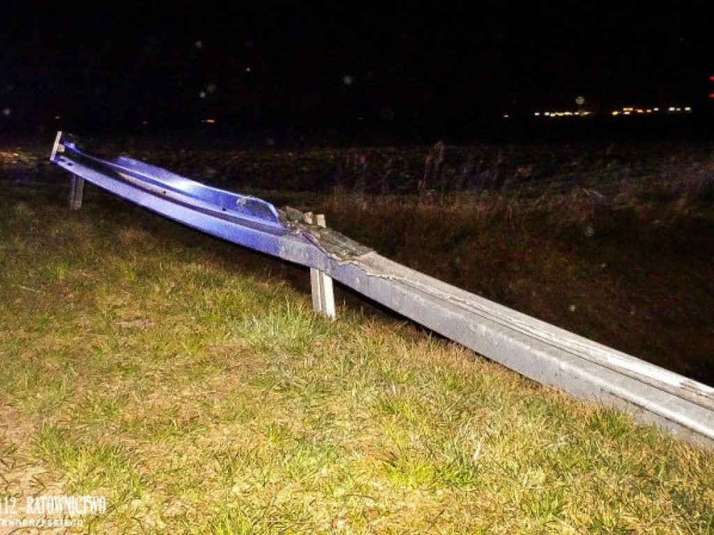 Powiat tarnobrzeski. Kierowca rozbił samochód w rowie [zdjęcia]