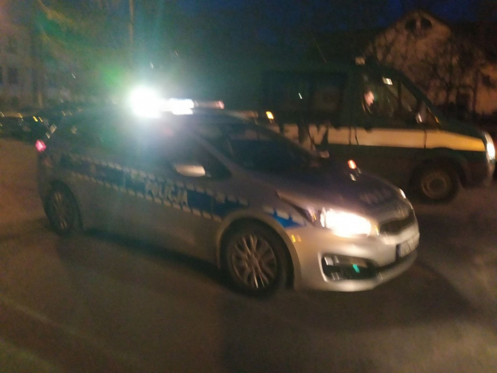 Leżał na chodniku. Twierdził, że został potrącony [zdjęcia]