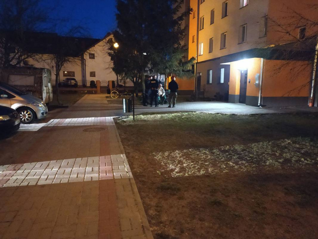 Leżał na chodniku. Twierdził, że został potrącony [zdjęcia]