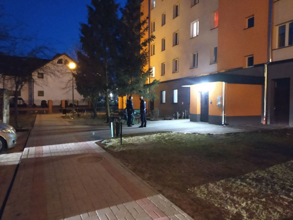 Leżał na chodniku. Twierdził, że został potrącony [zdjęcia]