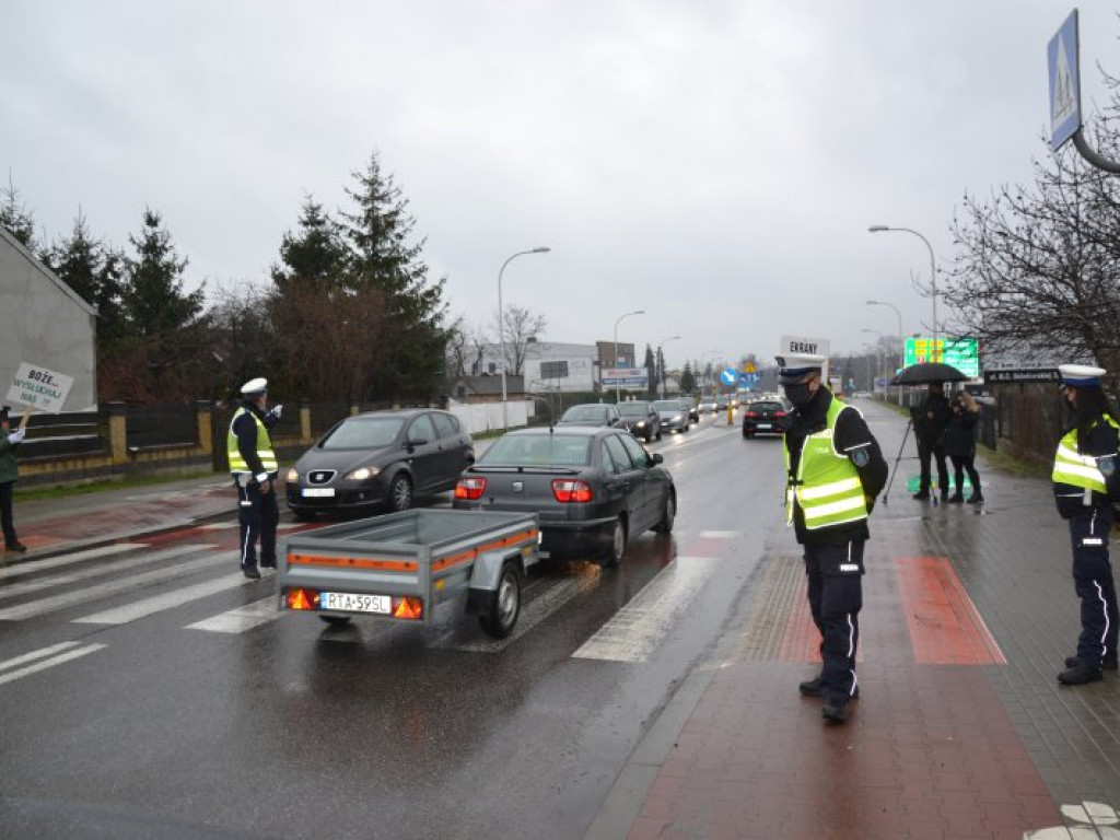 Tarnobrzeg. Blokowali drogę, bo chcą ekranów przy budowanej obwodnicy [zdjęcia][wideo]