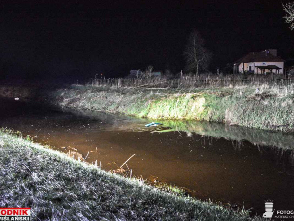 W Stalach samochód osobowy wpadł do rzeki! [zdjęcia][wideo]