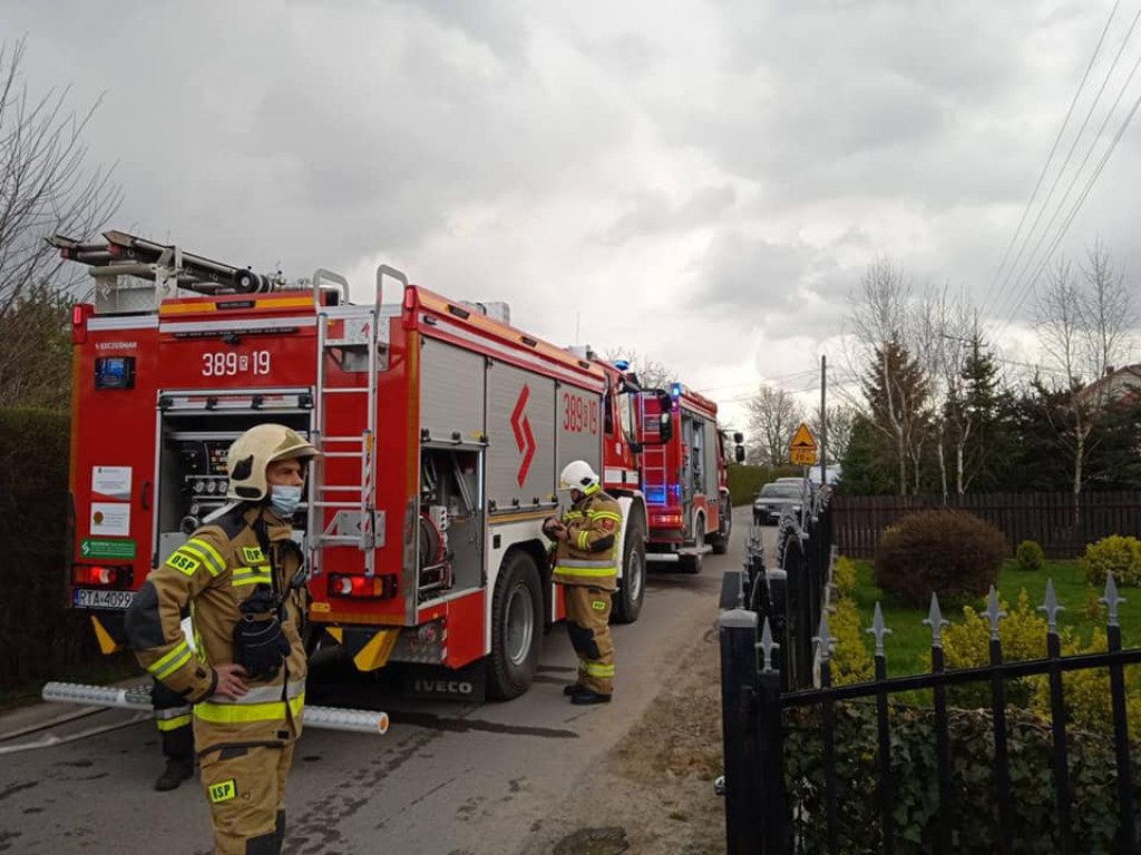 Pożar domu w Gorzycach, 5 zastępów straży w akcji [zdjęcia]