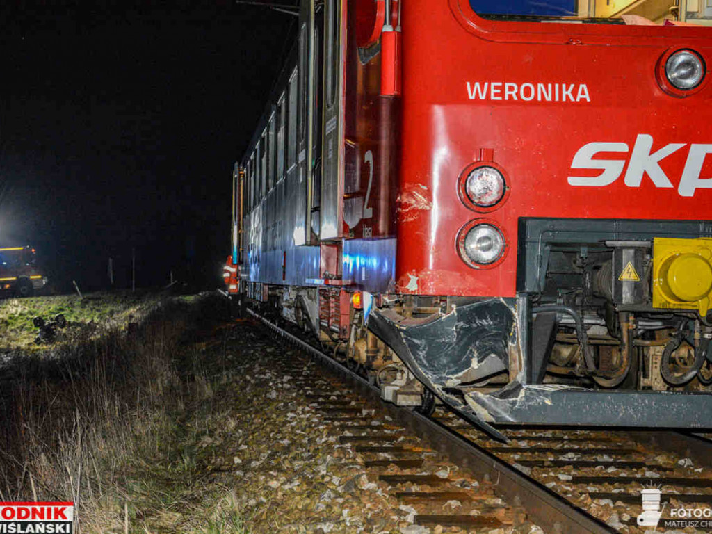 Tarnobrzeg. Pociąg uderzył w samochód stojący na torach [zdjęcia][wideo]