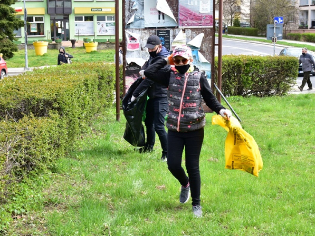 Sandomierz. Wielkie sprzątanie miasta. Bilans: 600 worków śmieci [zdjęcia]