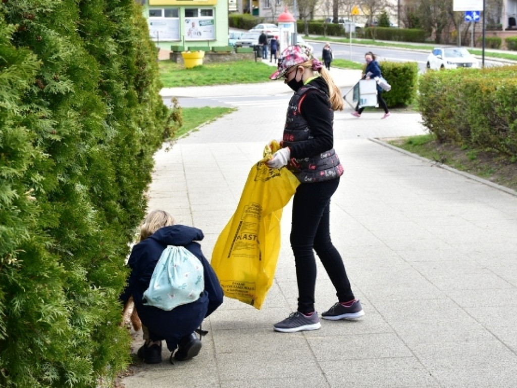 Sandomierz. Wielkie sprzątanie miasta. Bilans: 600 worków śmieci [zdjęcia]