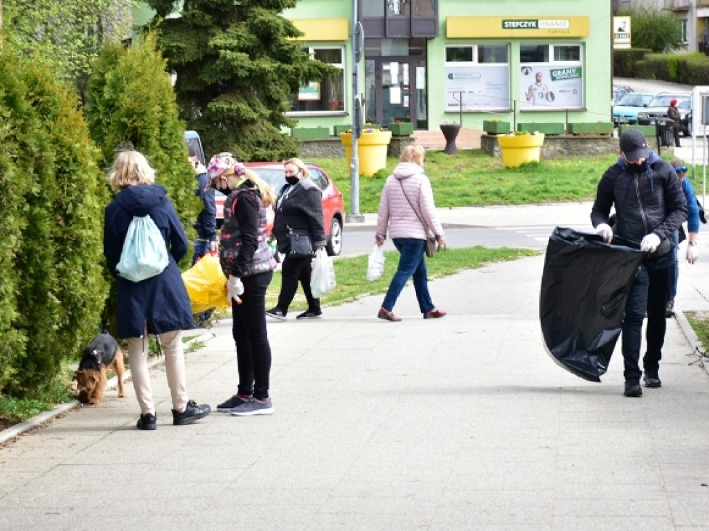 Sandomierz. Wielkie sprzątanie miasta. Bilans: 600 worków śmieci [zdjęcia]