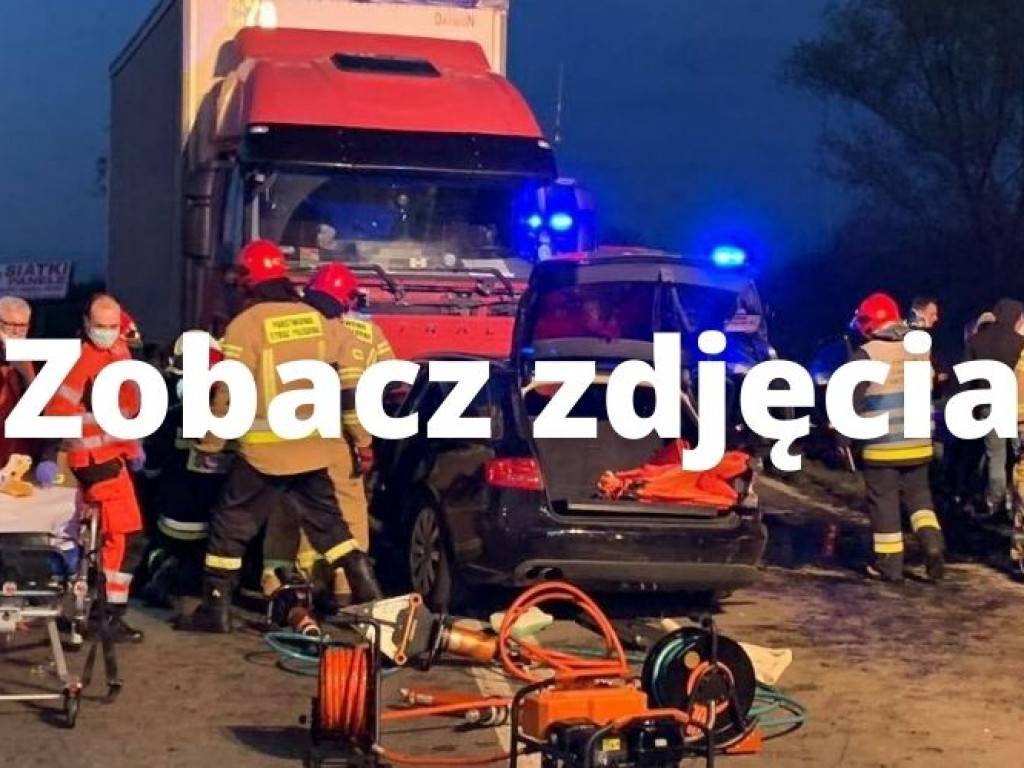 Groźny wypadek na drodze wojewódzkiej w gminie Baranów. Zderzyły się 3 samochody [zdjęcia]