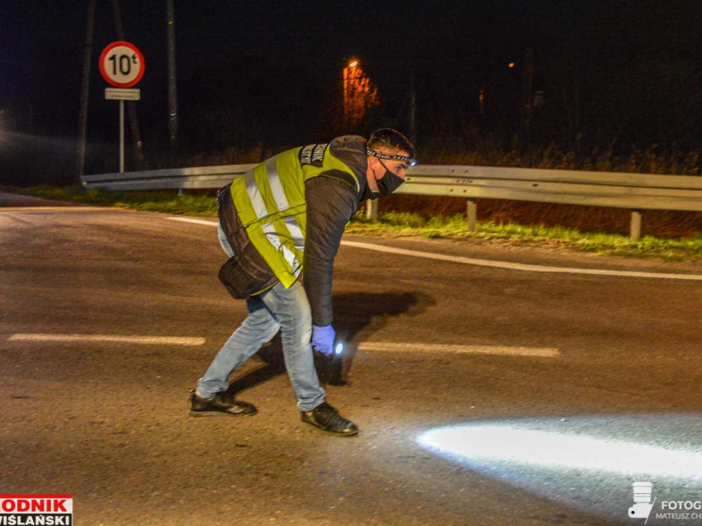 Groźny wypadek na drodze wojewódzkiej w gminie Baranów. Zderzyły się 3 samochody [zdjęcia]