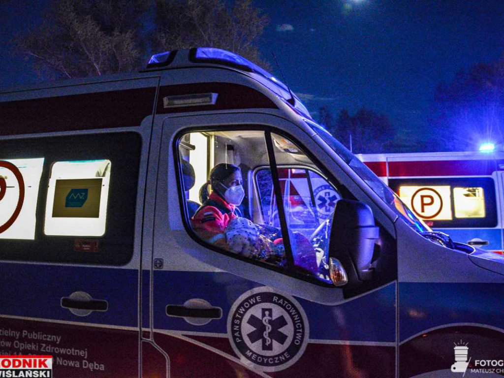 Groźny wypadek na drodze wojewódzkiej w gminie Baranów. Zderzyły się 3 samochody [zdjęcia]