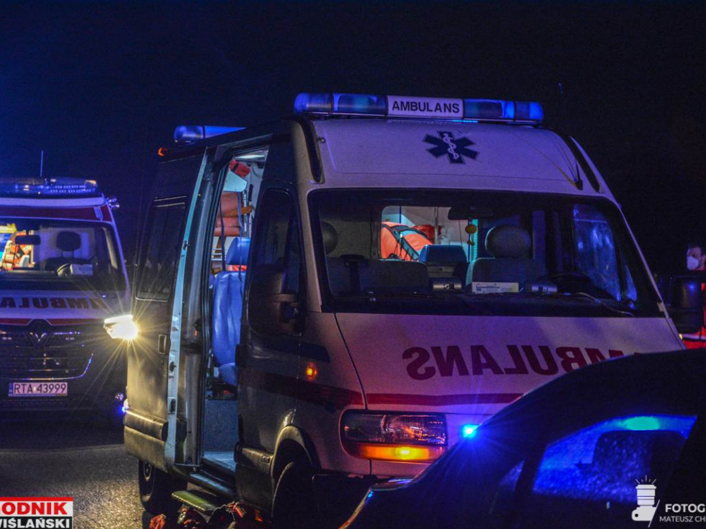Groźny wypadek na drodze wojewódzkiej w gminie Baranów. Zderzyły się 3 samochody [zdjęcia]