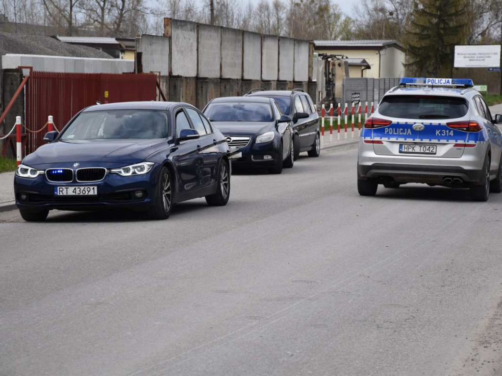 Zderzenie skutera z samochodem ciężarowym na ulicy Strefowej [zdjęcia][wideo]