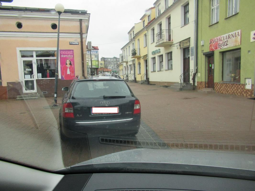 Parkingowe przepychanki w Tarnobrzegu [zdjęcia]