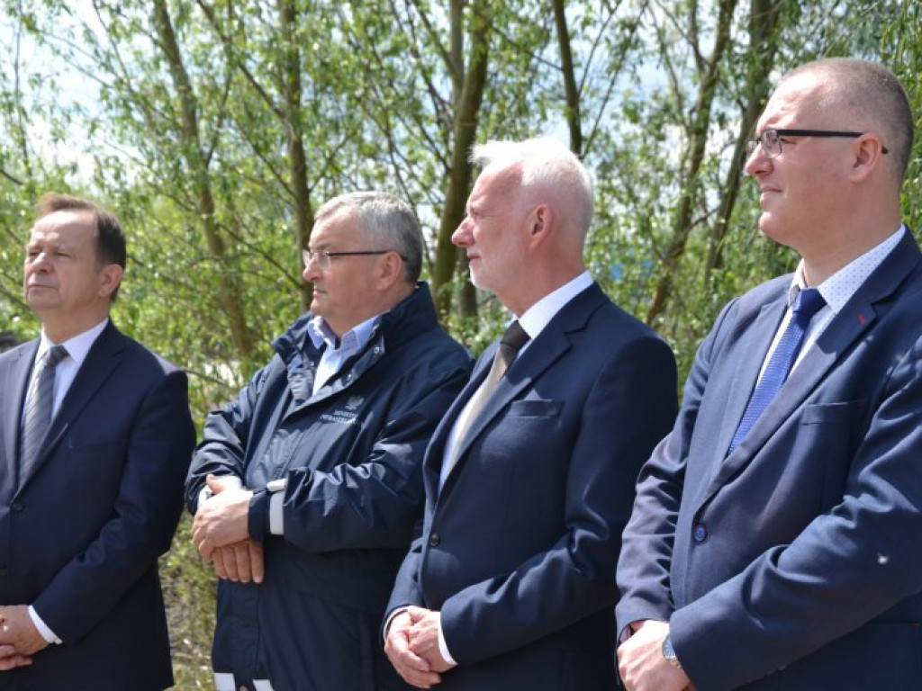 Ministrowie przywieźli miliony [zdjęcia]