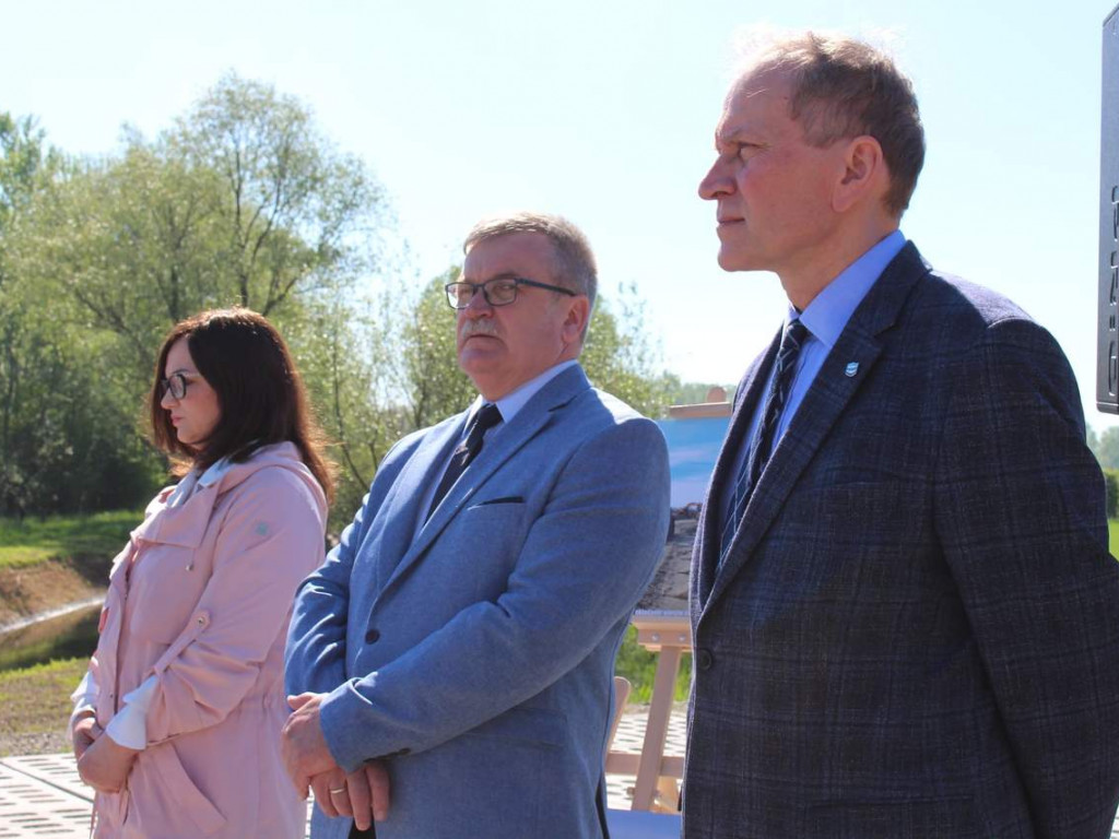 Wzmocnią i podwyższą gorzyckie wały. Symboliczne wbicie łopat w ramach projektu 
